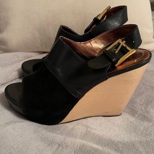 Women’s Cynthia Vincent wedges size 7